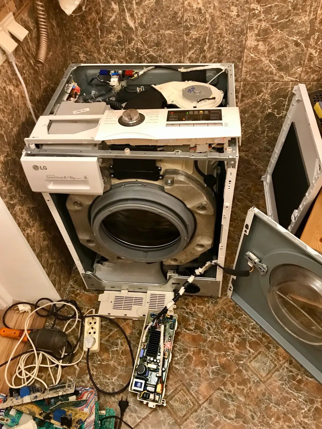 Разбор стиральной машины LG Direct Drive при ремонте на дому